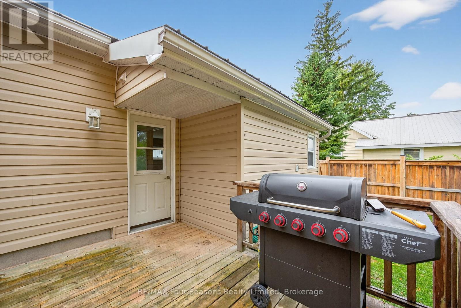 210 Brock Street, Clearview, Ontario  L0M 1S0 - Photo 22 - S12423901