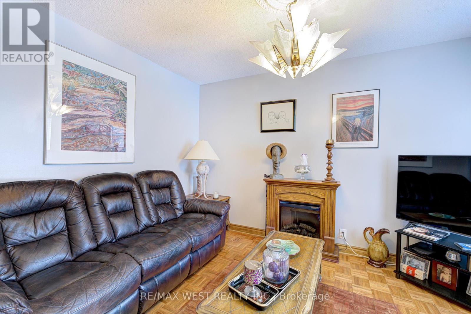 5 Archer Street, Toronto, Ontario  M6H 1J1 - Photo 13 - C12419109