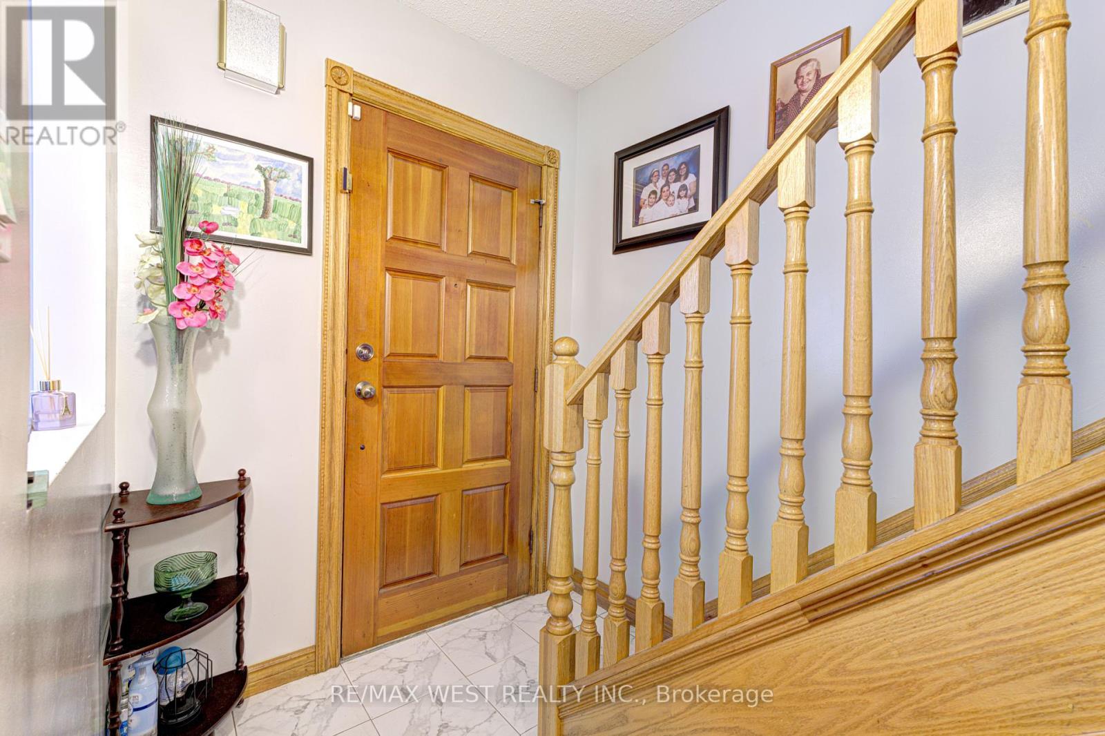 5 Archer Street, Toronto, Ontario  M6H 1J1 - Photo 7 - C12419109