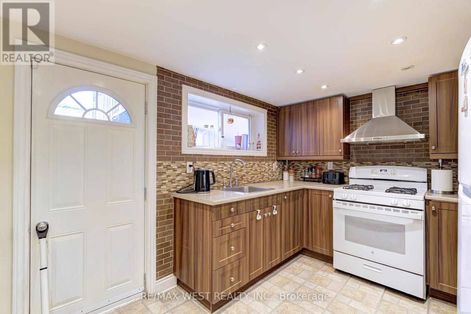 5 Archer Street, Toronto, Ontario  M6H 1J1 - Photo 30 - C12419109