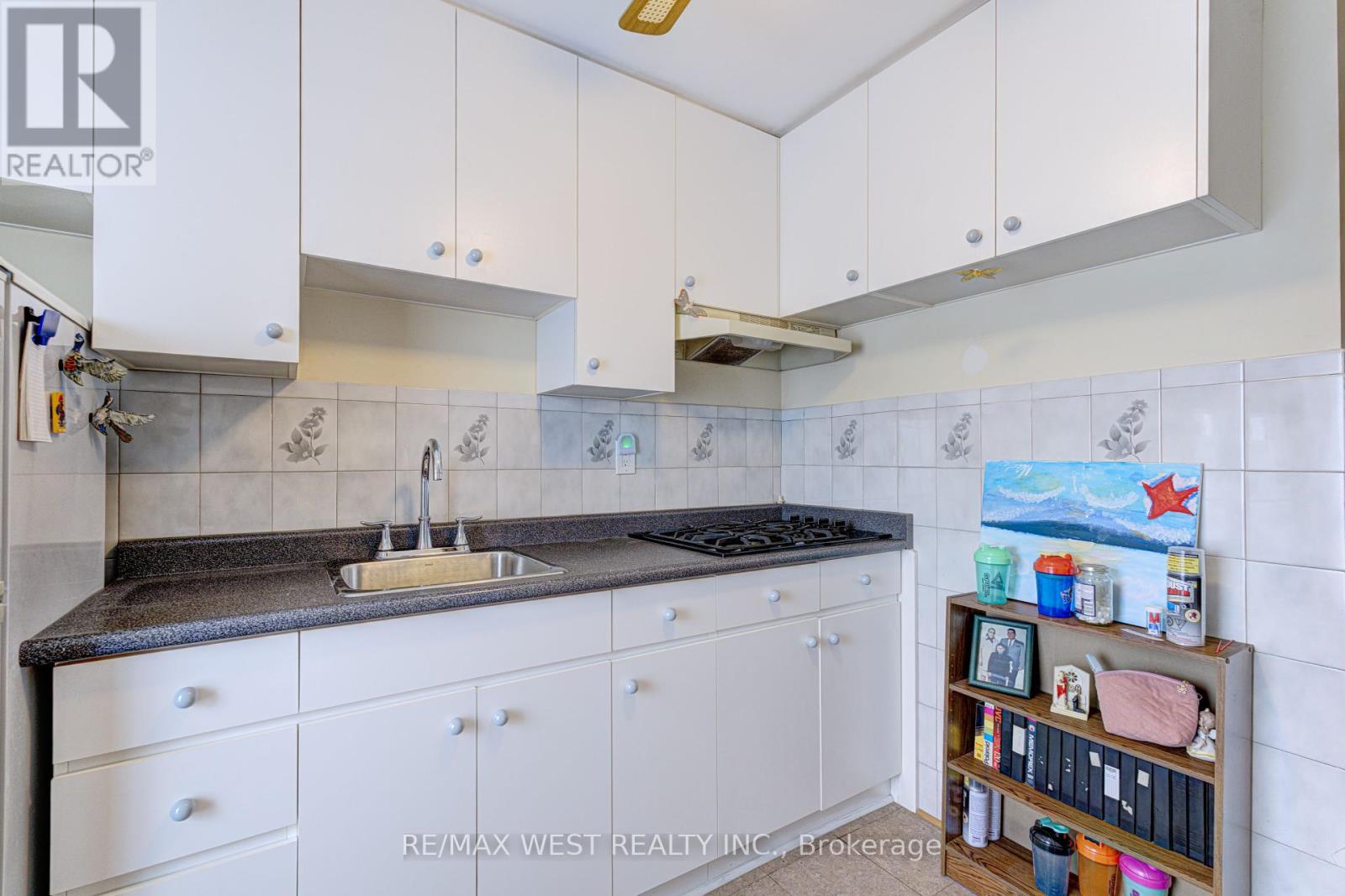 5 Archer Street, Toronto, Ontario  M6H 1J1 - Photo 16 - C12419109