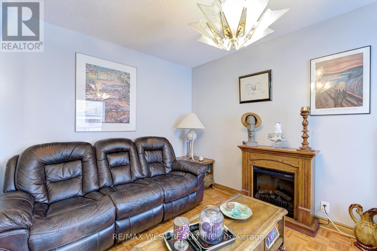 5 Archer Street, Toronto, Ontario  M6H 1J1 - Photo 12 - C12419109
