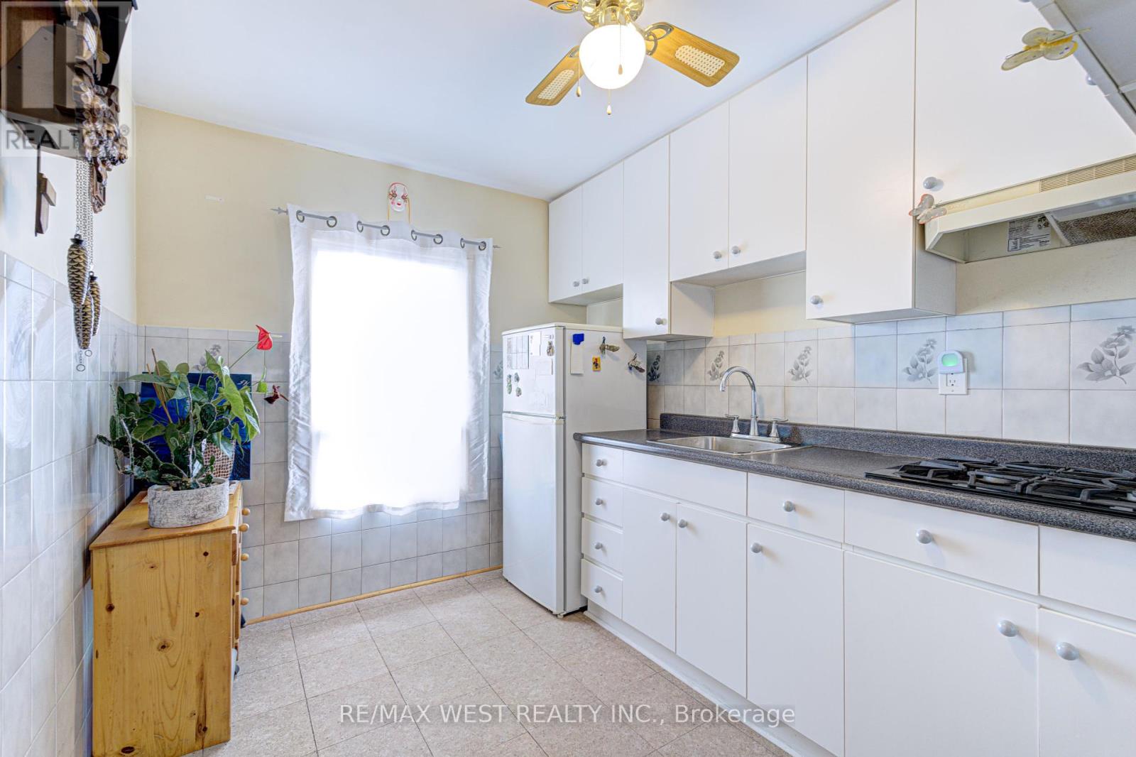 5 Archer Street, Toronto, Ontario  M6H 1J1 - Photo 15 - C12419109