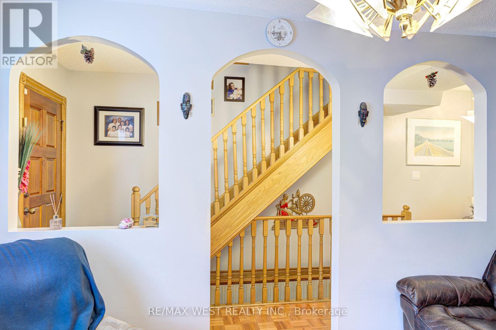 5 Archer Street, Toronto, Ontario  M6H 1J1 - Photo 9 - C12419109
