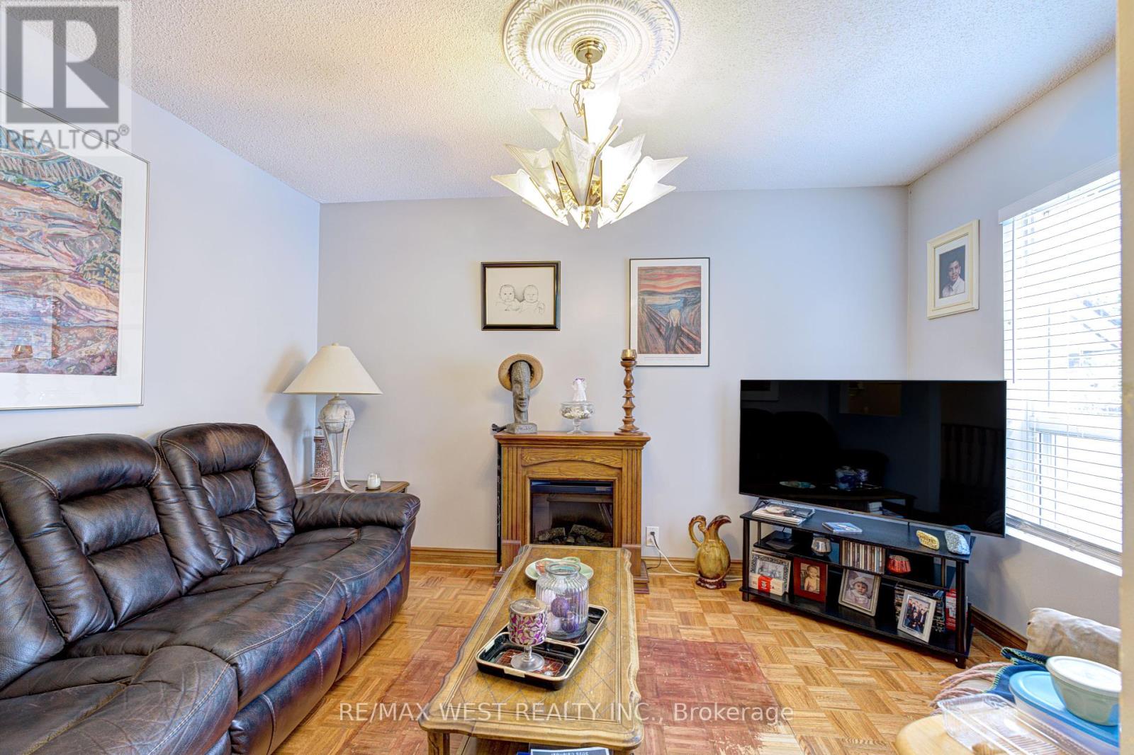 5 Archer Street, Toronto, Ontario  M6H 1J1 - Photo 14 - C12419109