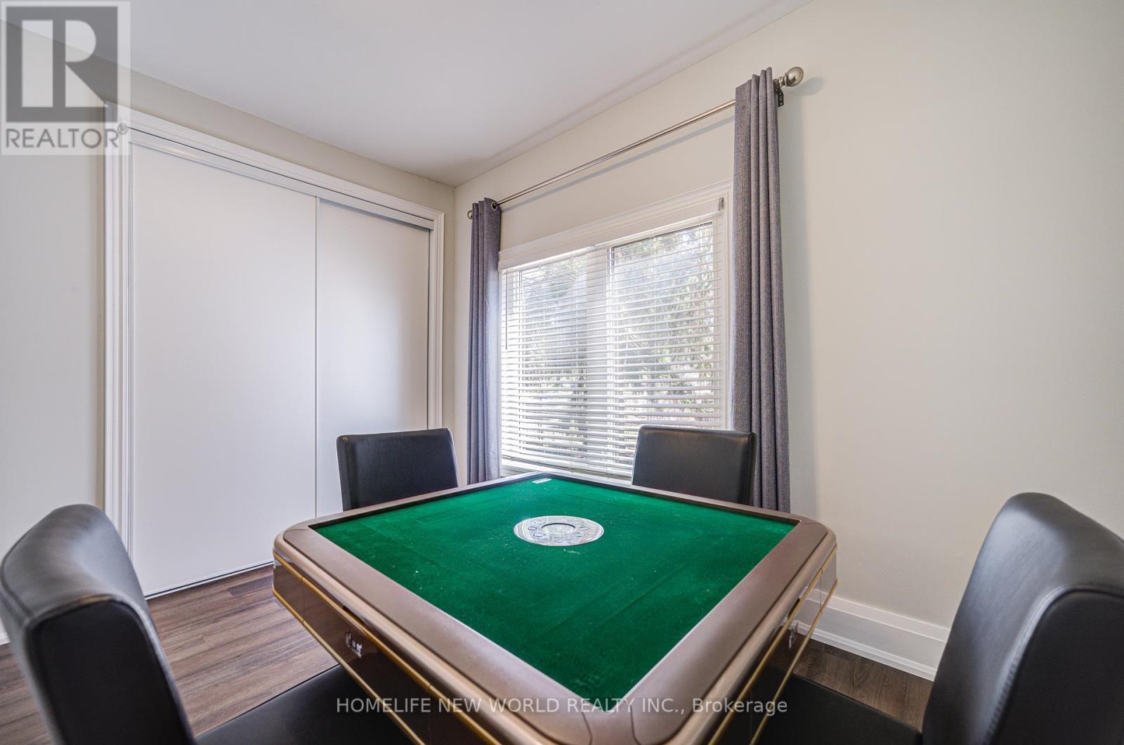 215 Willow Drive, Georgina, Ontario  L4P 2R9 - Photo 22 - N12422532