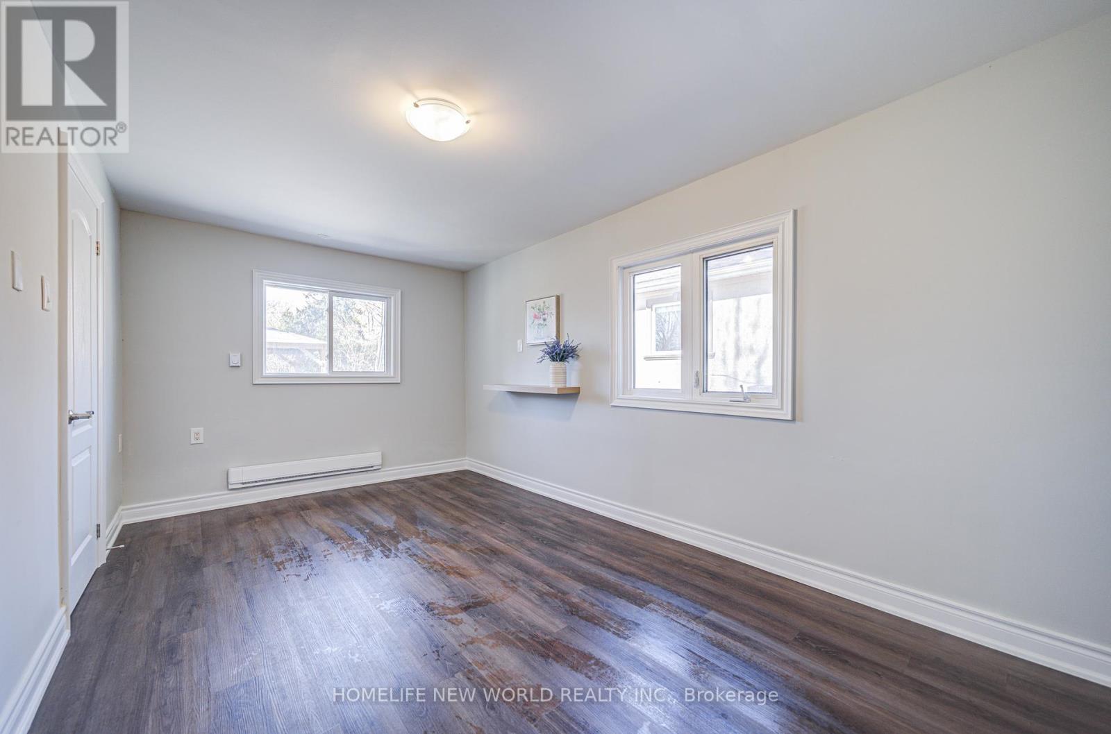 215 Willow Drive, Georgina, Ontario  L4P 2R9 - Photo 37 - N12422532