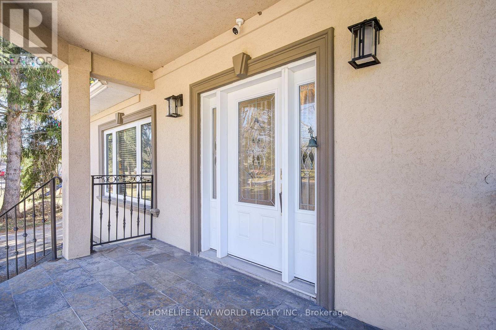 215 Willow Drive, Georgina, Ontario  L4P 2R9 - Photo 7 - N12422532