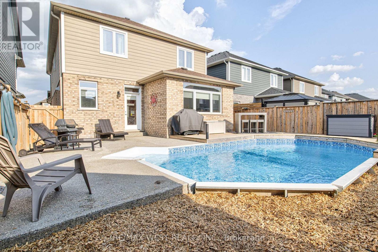 68 Challenger Avenue, North Dumfries, Ontario  N0B 1E0 - Photo 41 - X12418954