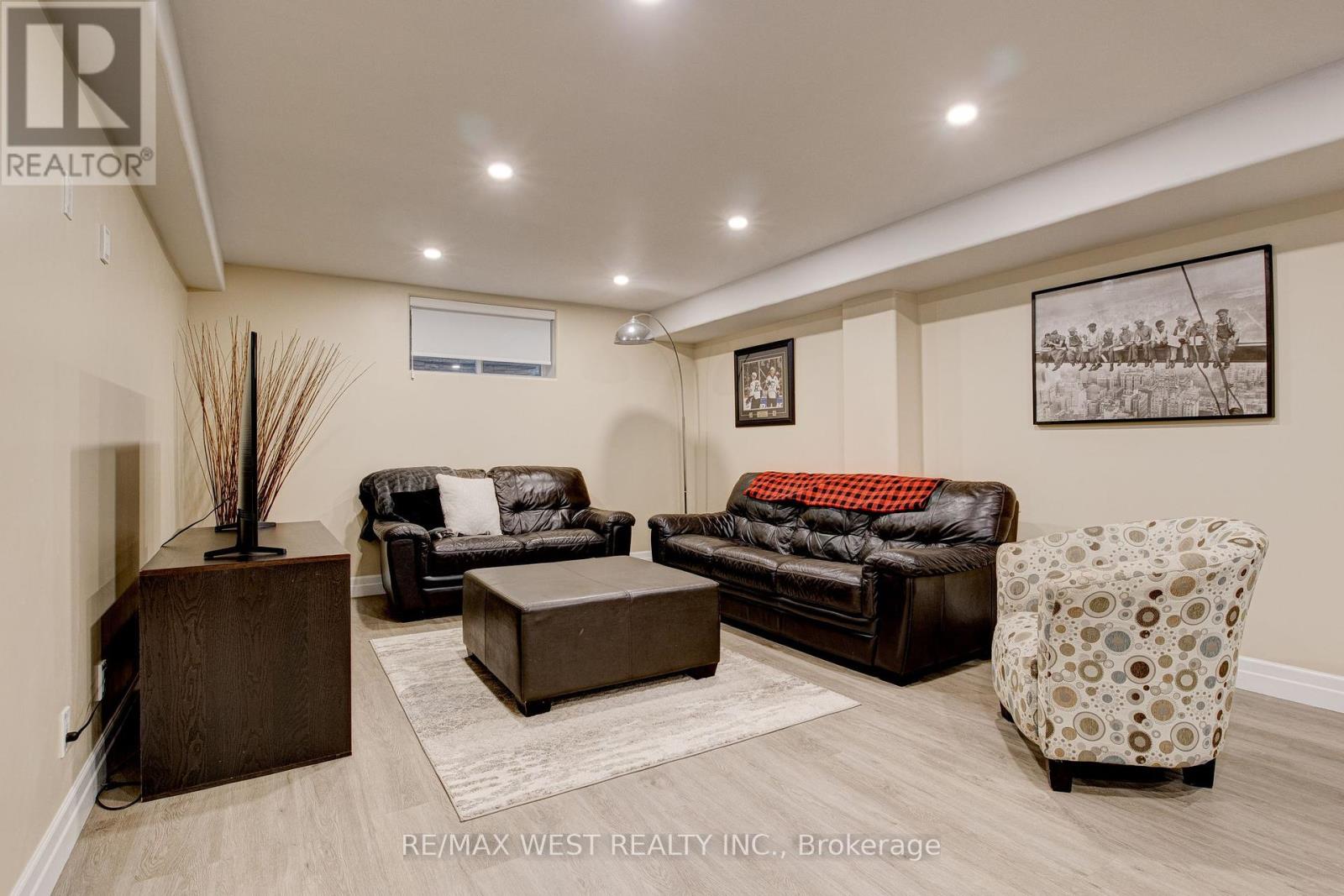 68 Challenger Avenue, North Dumfries, Ontario  N0B 1E0 - Photo 38 - X12418954