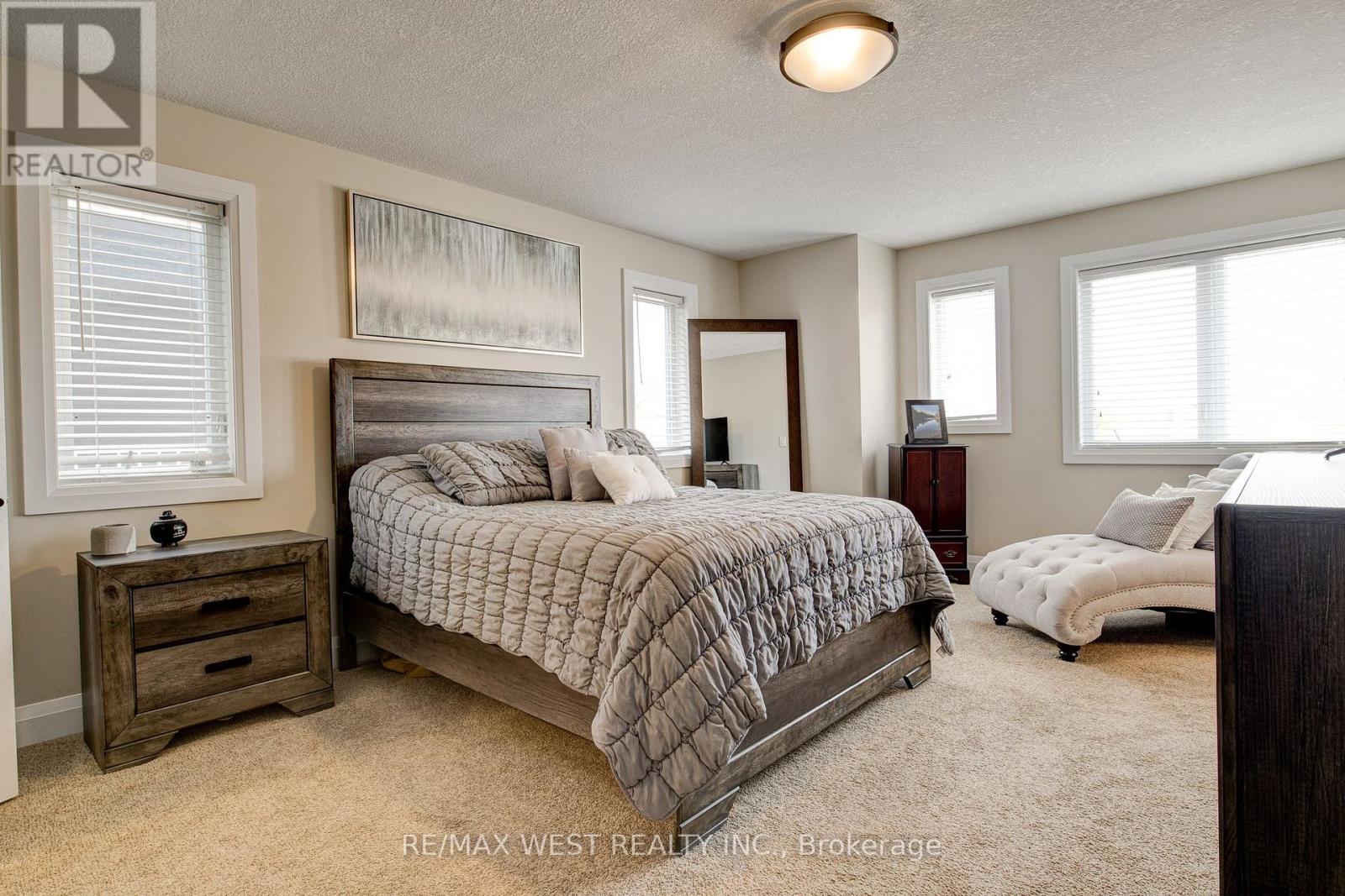 68 Challenger Avenue, North Dumfries, Ontario  N0B 1E0 - Photo 26 - X12418954