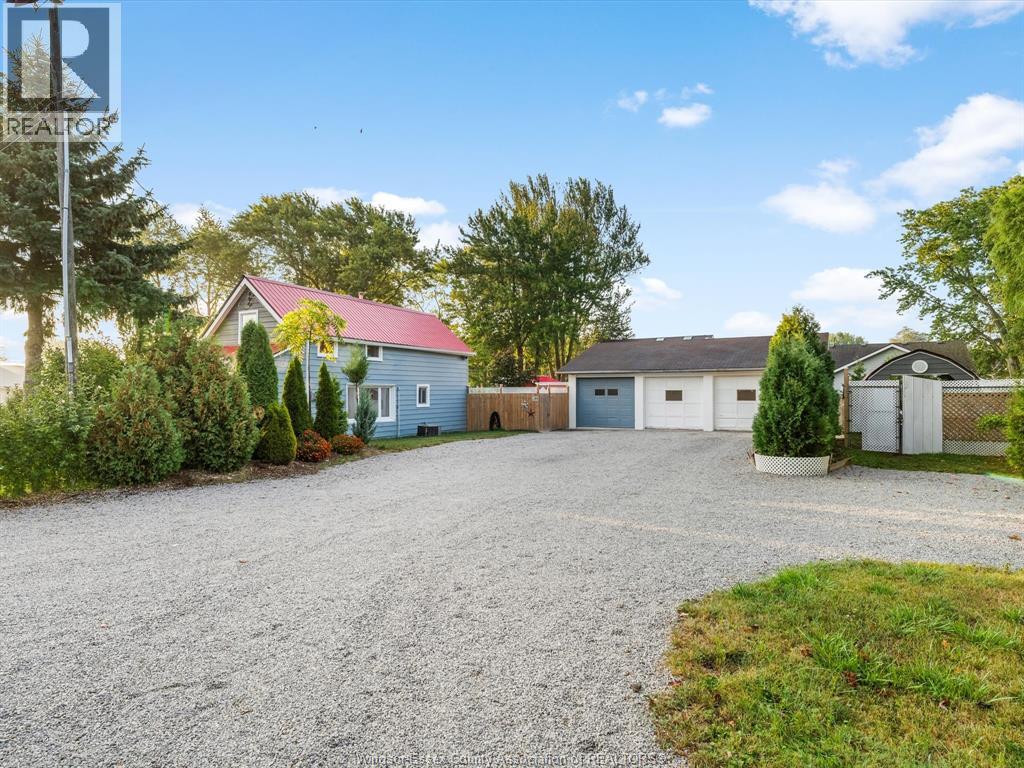MLS# 25024361: 1057 OAK AVENUE, Kingsville, Canada