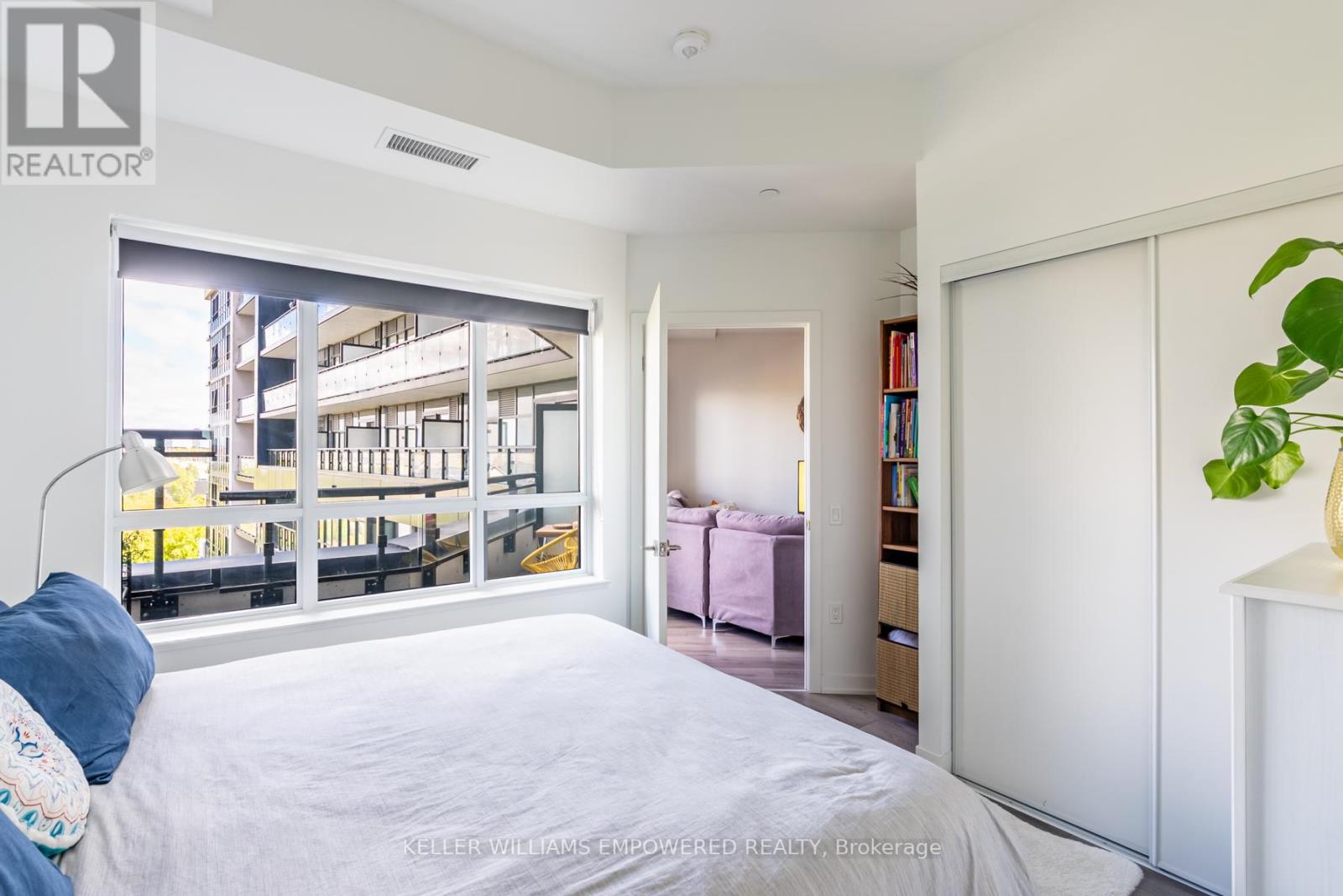 537 - 395 Dundas Street W, Oakville, Ontario  L6M 5R8 - Photo 4 - W12423740