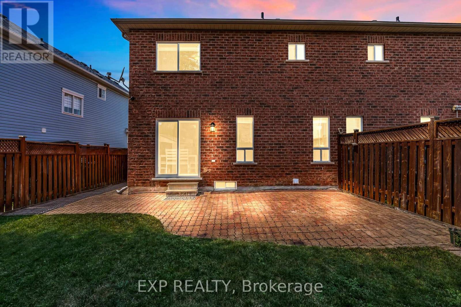 73 Viceroy Crescent, Brampton, Ontario  L7A 1V4 - Photo 2 - W12423808