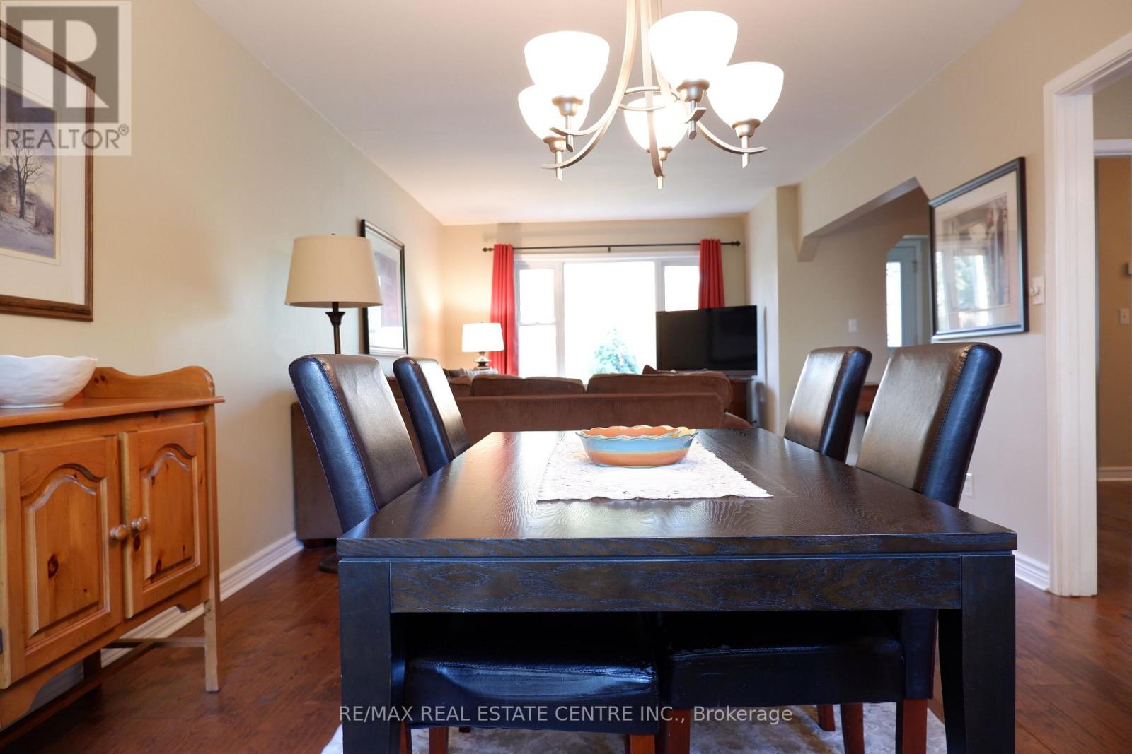 12 Shelley Street, Halton Hills, Ontario  L7G 3W9 - Photo 13 - W12423826
