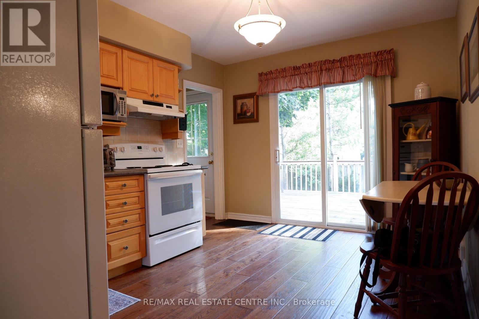 12 Shelley Street, Halton Hills, Ontario  L7G 3W9 - Photo 14 - W12423826