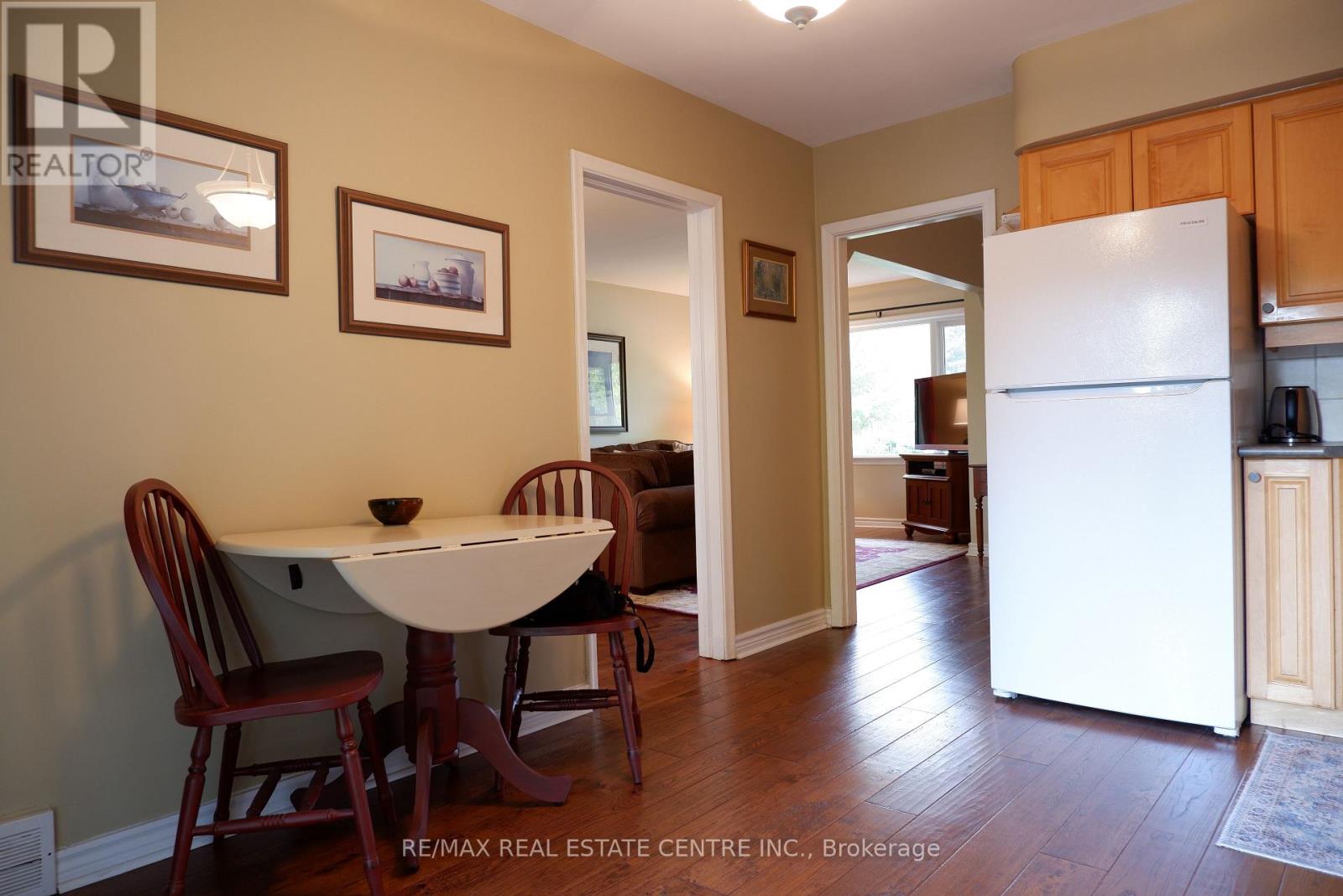 12 Shelley Street, Halton Hills, Ontario  L7G 3W9 - Photo 15 - W12423826