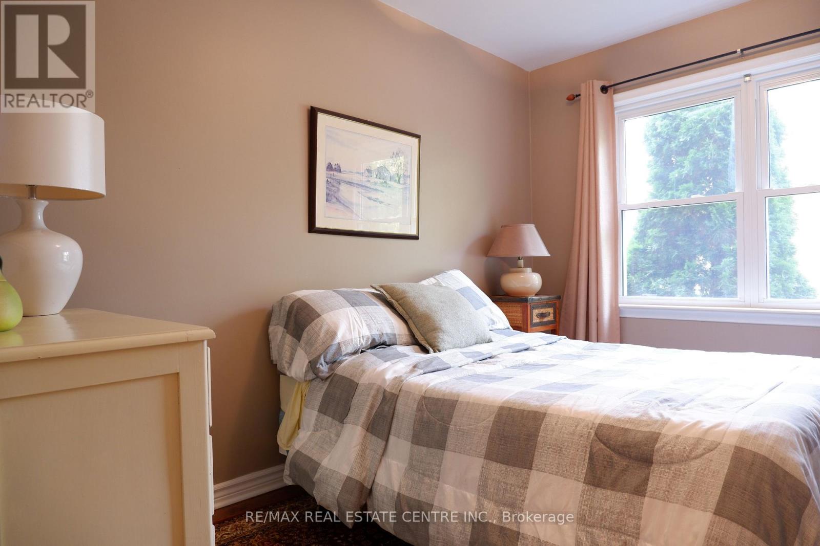 12 Shelley Street, Halton Hills, Ontario  L7G 3W9 - Photo 16 - W12423826