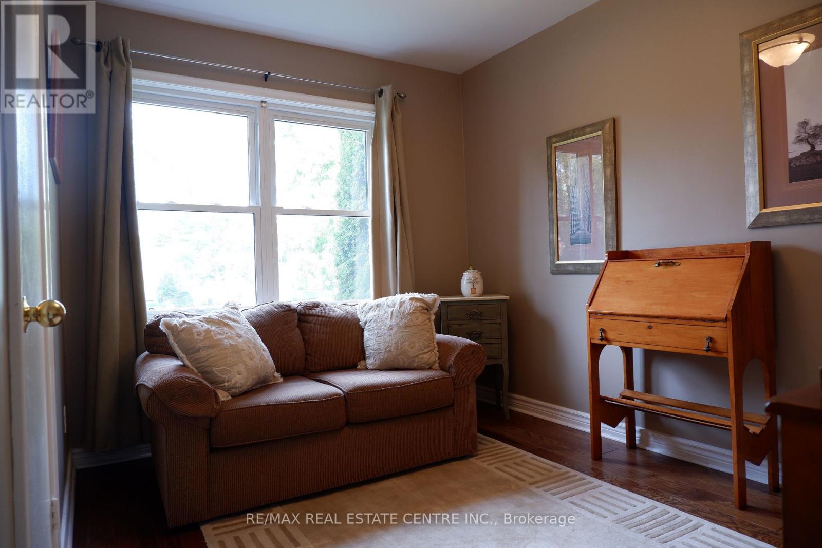 12 Shelley Street, Halton Hills, Ontario  L7G 3W9 - Photo 17 - W12423826