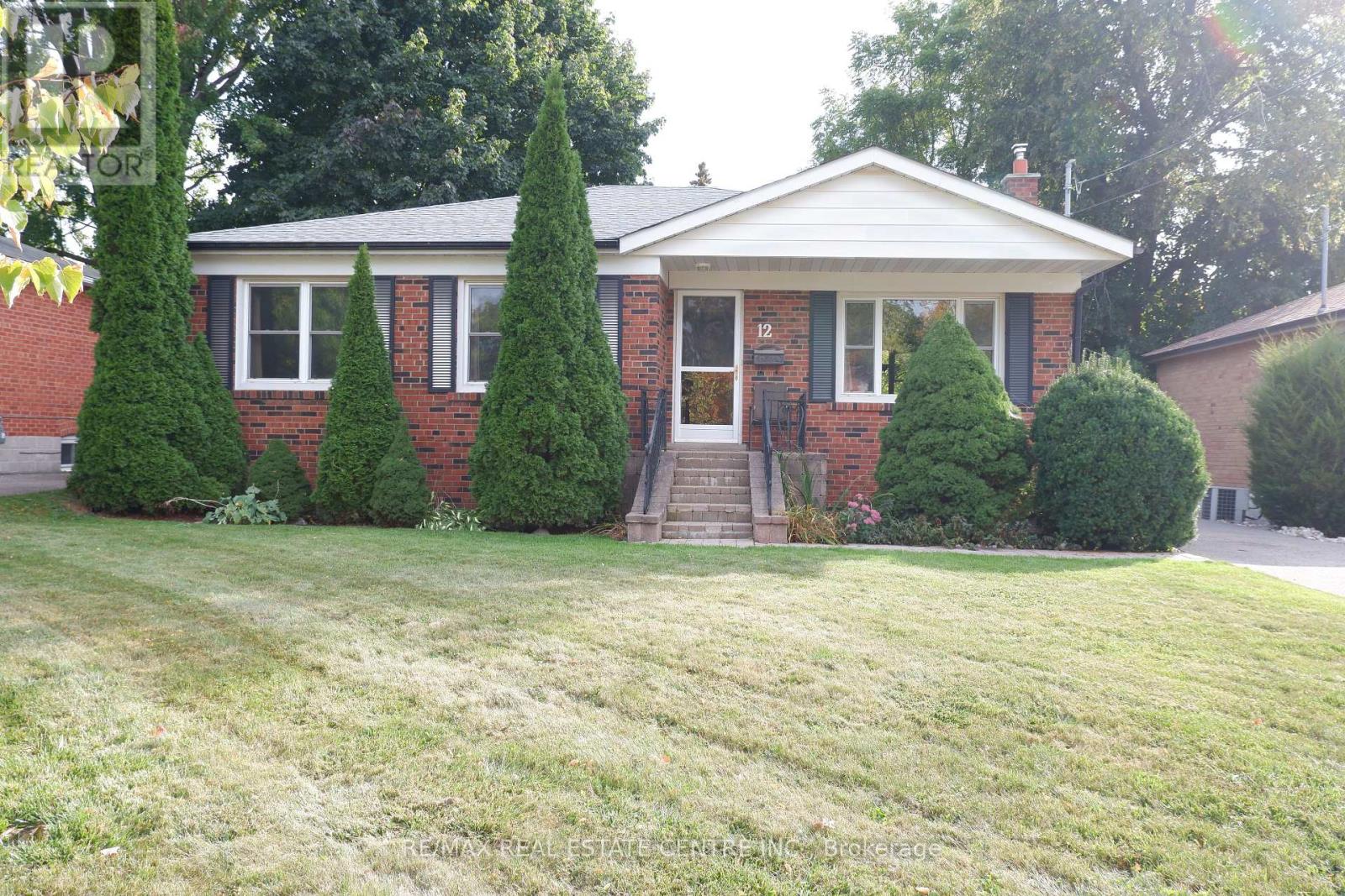 12 Shelley Street, Halton Hills, Ontario  L7G 3W9 - Photo 2 - W12423826