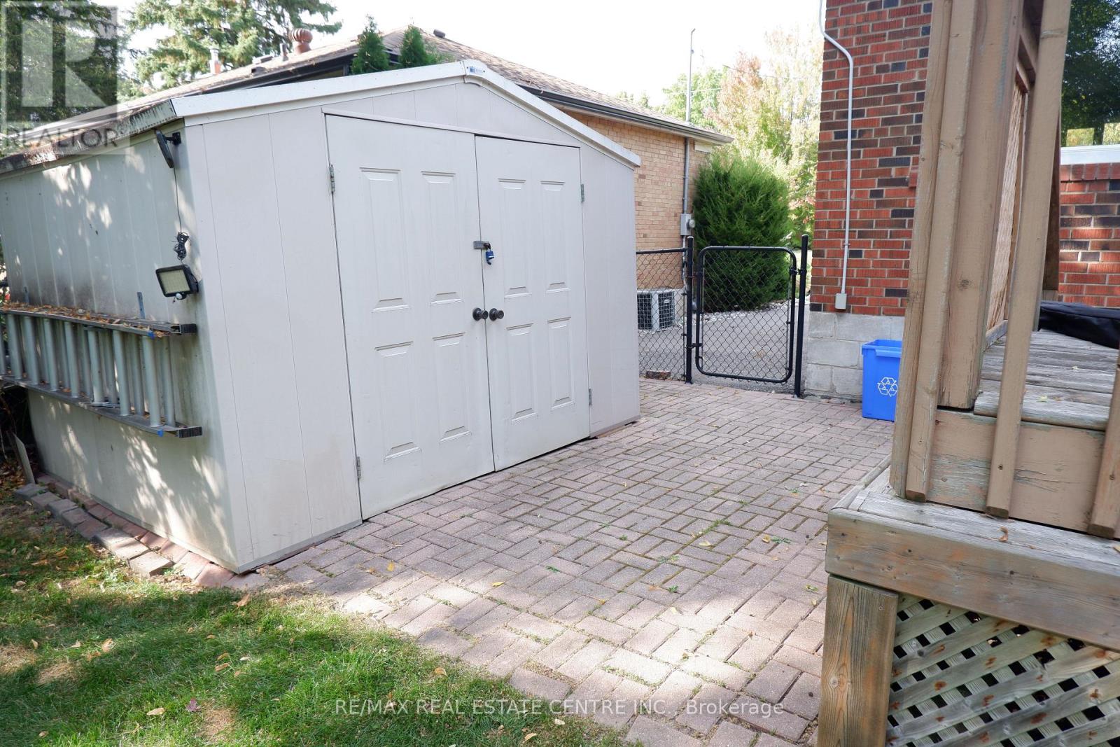 12 Shelley Street, Halton Hills, Ontario  L7G 3W9 - Photo 4 - W12423826