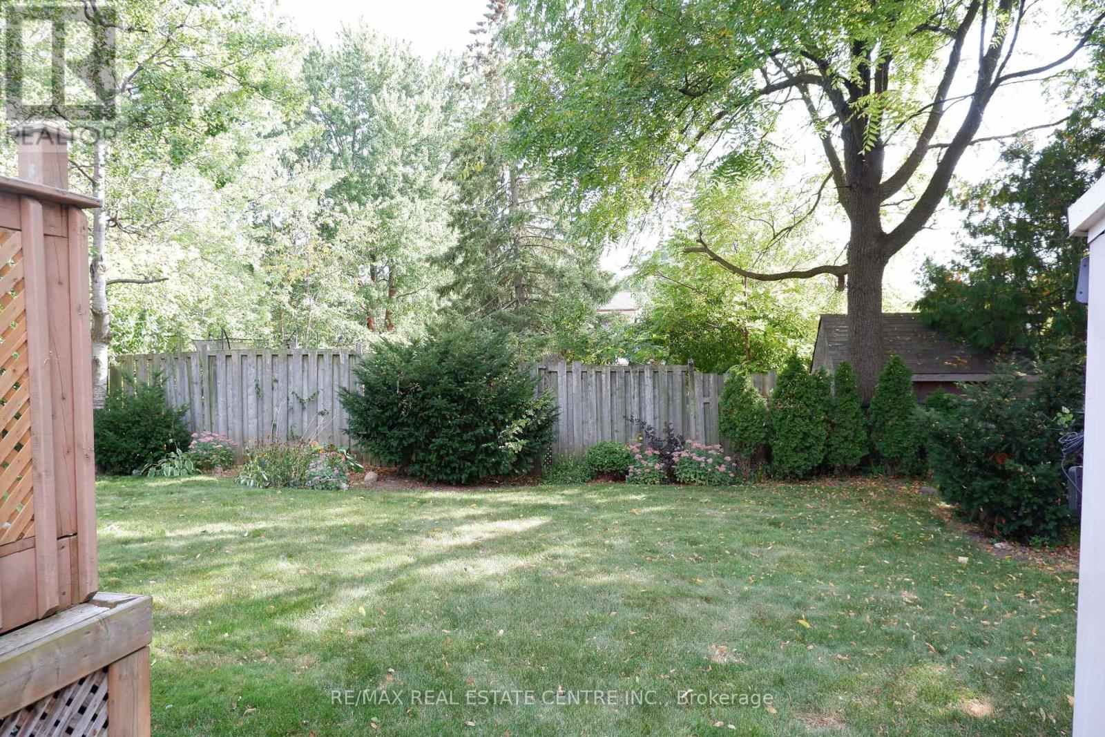 12 Shelley Street, Halton Hills, Ontario  L7G 3W9 - Photo 5 - W12423826