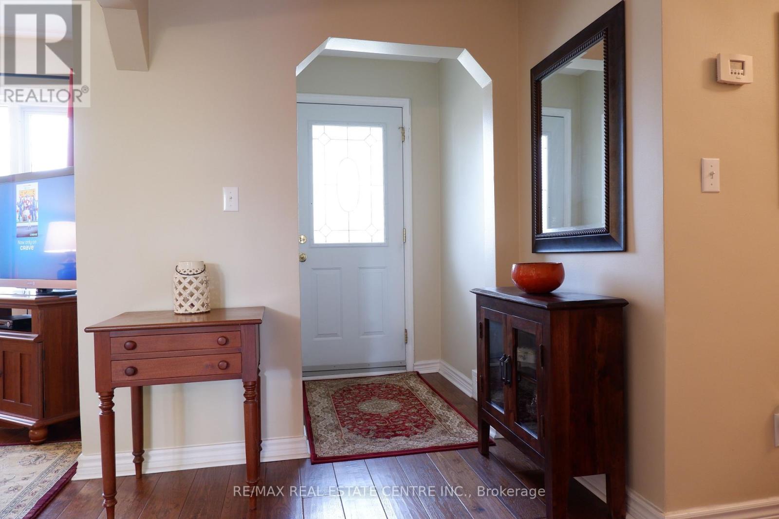 12 Shelley Street, Halton Hills, Ontario  L7G 3W9 - Photo 8 - W12423826