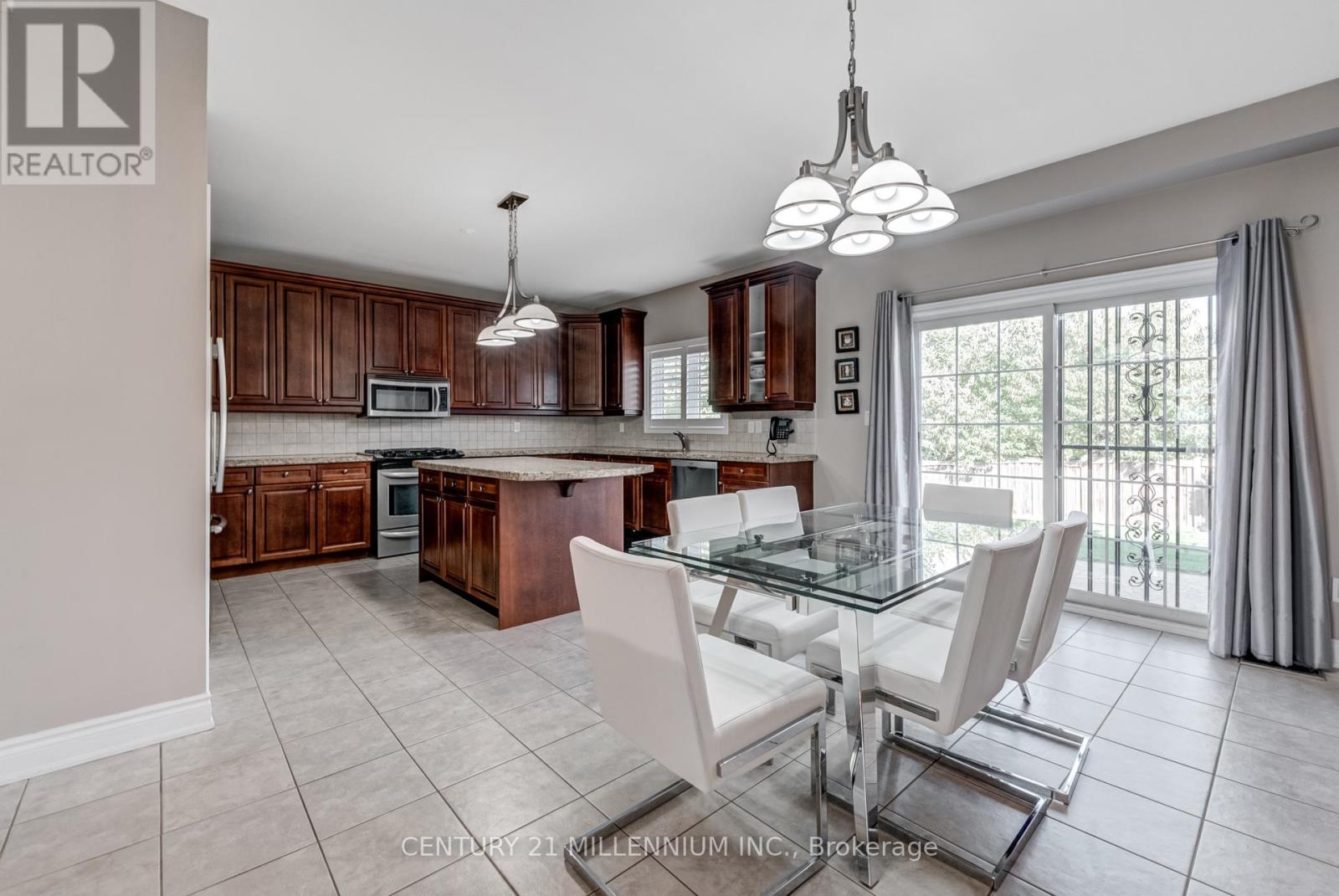 29 Eiffel Boulevard, Brampton, Ontario  L6P 1W3 - Photo 13 - W12423831