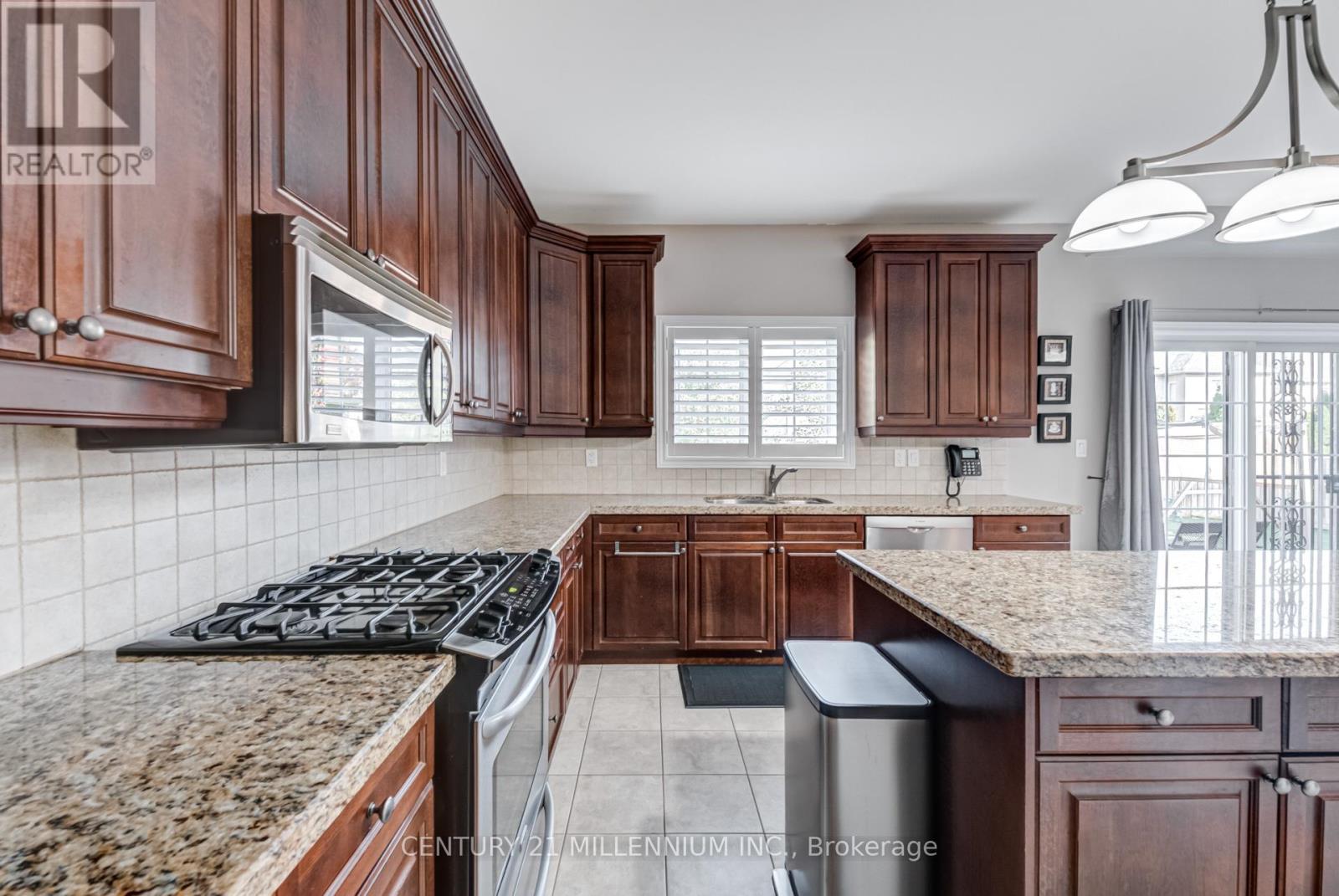 29 Eiffel Boulevard, Brampton, Ontario  L6P 1W3 - Photo 21 - W12423831