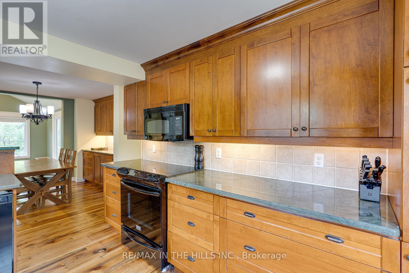 2651 Forks Of The Credit Road, Caledon, Ontario  L7K 2J8 - Photo 9 - W12423855