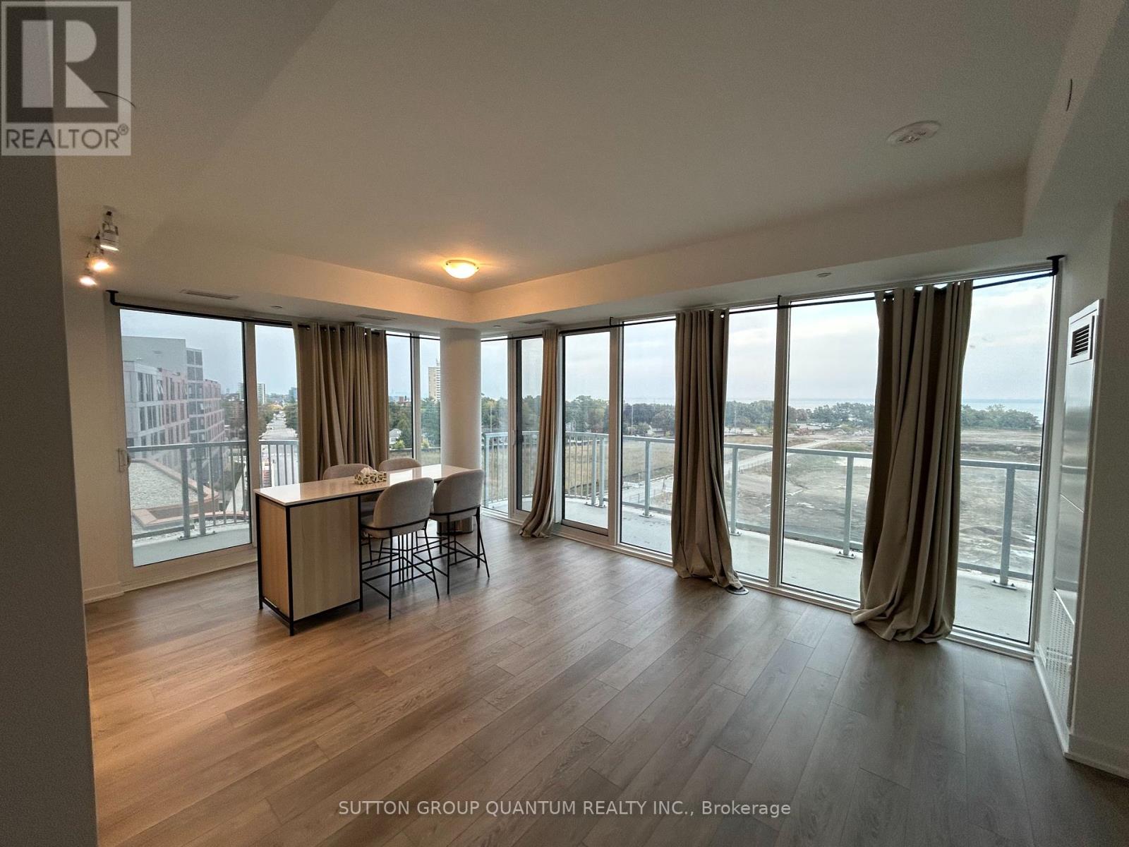 605 - 220 MISSINNIHE WAY, Mississauga, Ontario