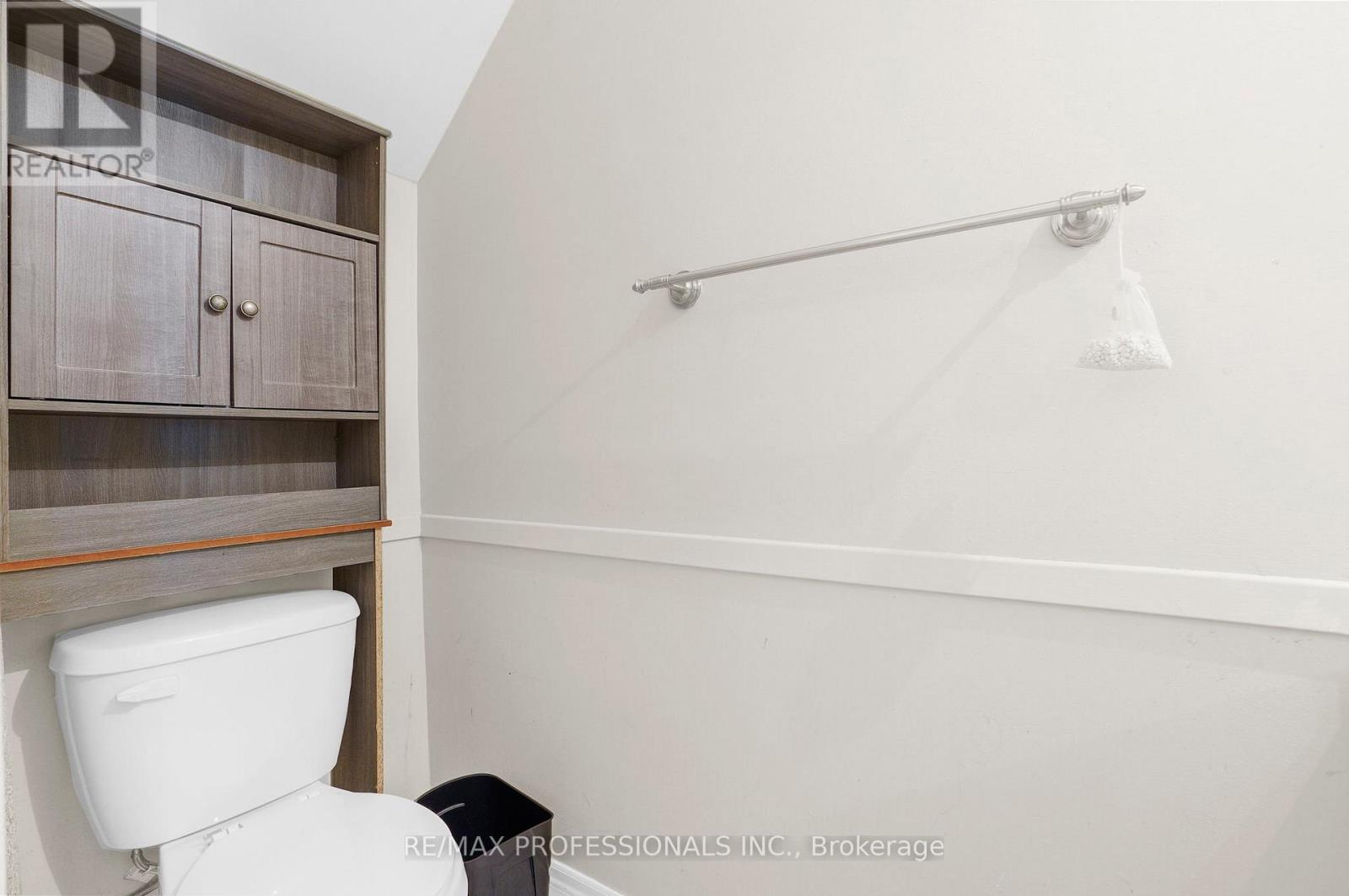 17 - 384 Limeridge Road E, Hamilton, Ontario  L9A 2S7 - Photo 14 - X12423705