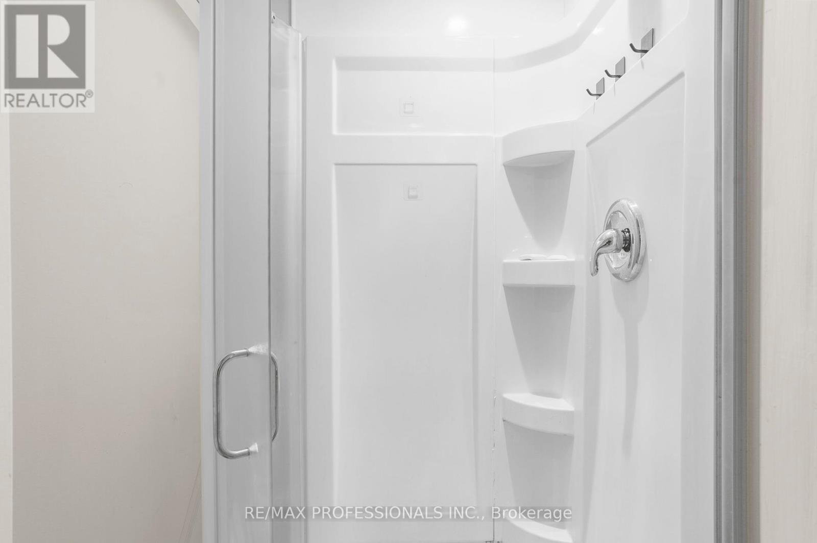 17 - 384 Limeridge Road E, Hamilton, Ontario  L9A 2S7 - Photo 15 - X12423705