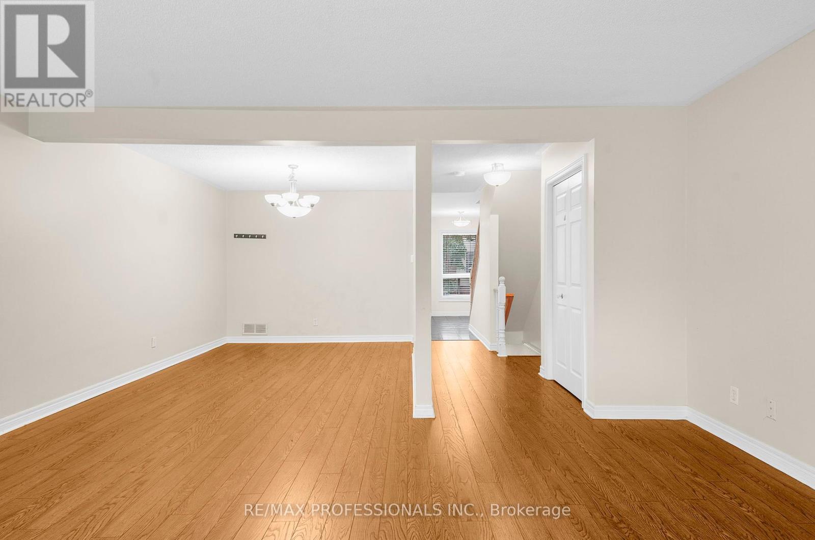 17 - 384 Limeridge Road E, Hamilton, Ontario  L9A 2S7 - Photo 18 - X12423705