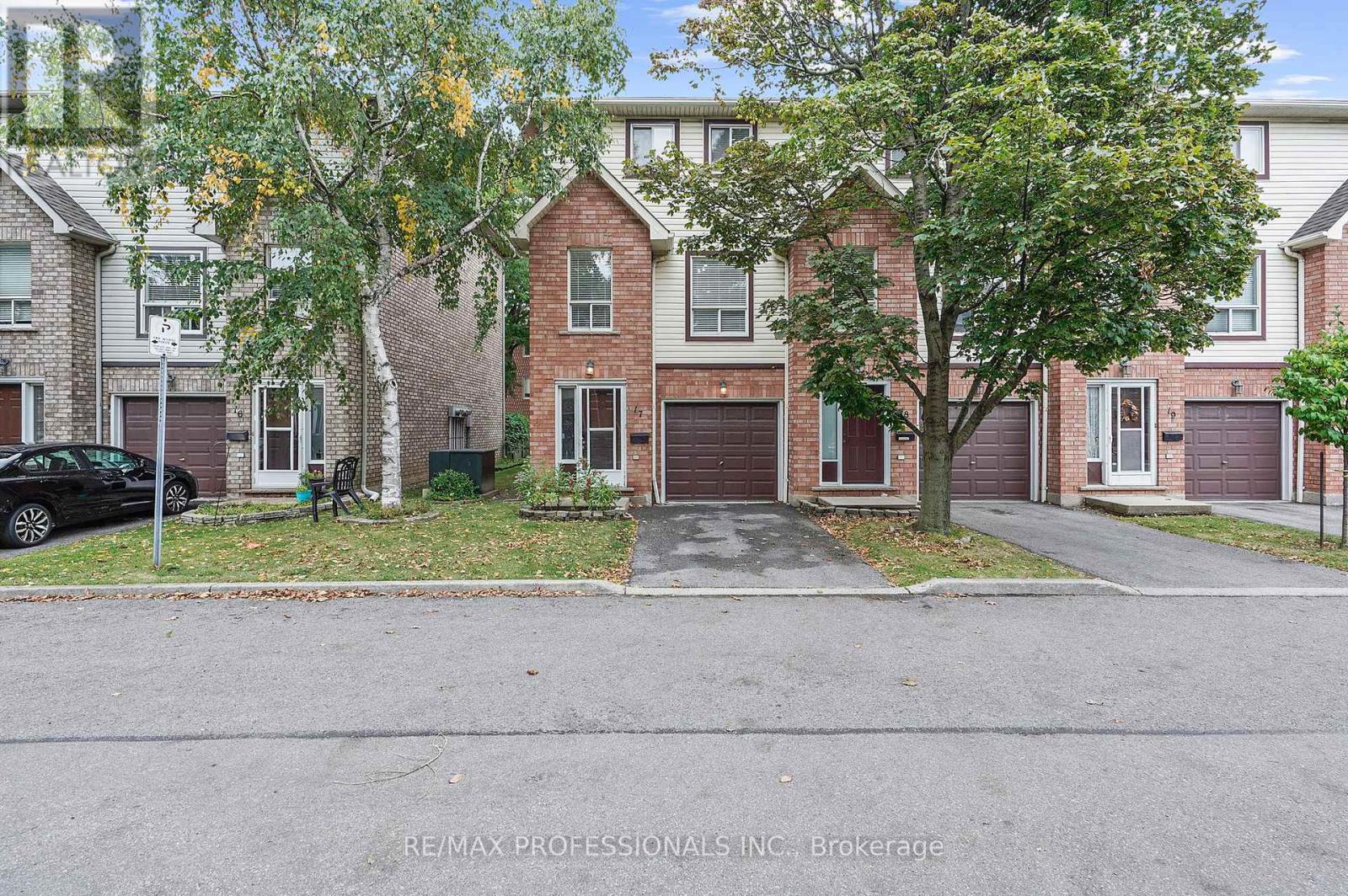 17 - 384 Limeridge Road E, Hamilton, Ontario  L9A 2S7 - Photo 3 - X12423705