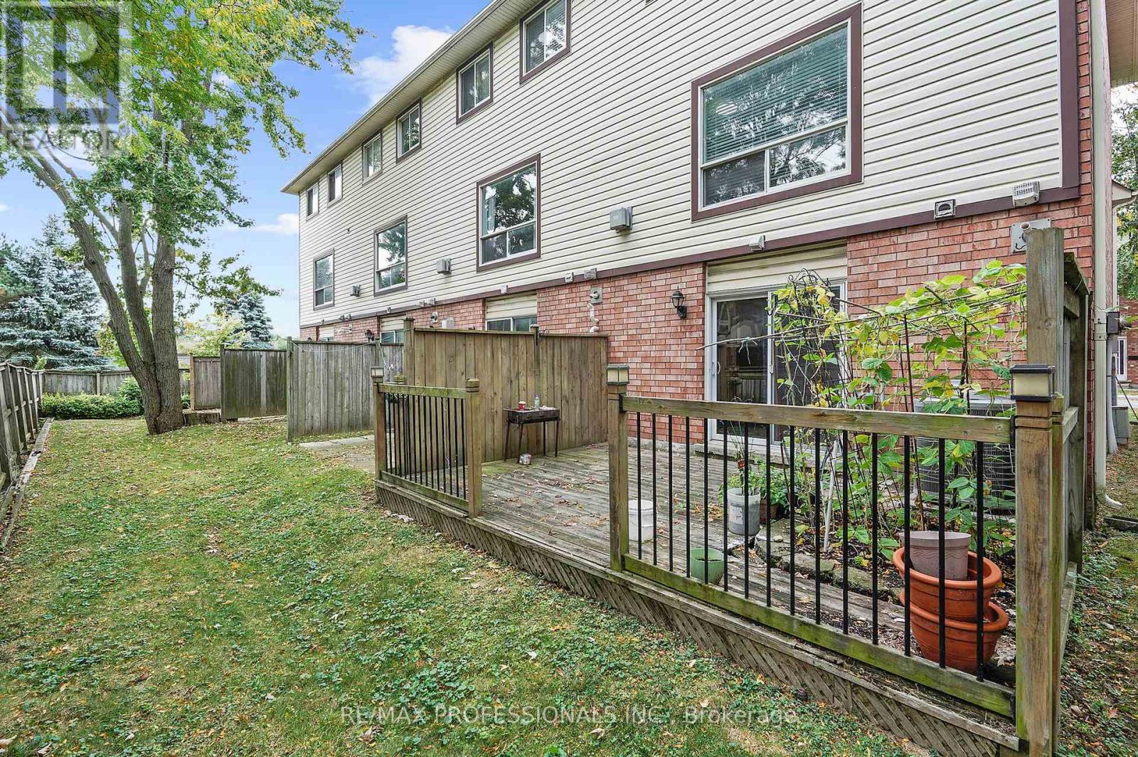 17 - 384 Limeridge Road E, Hamilton, Ontario  L9A 2S7 - Photo 37 - X12423705