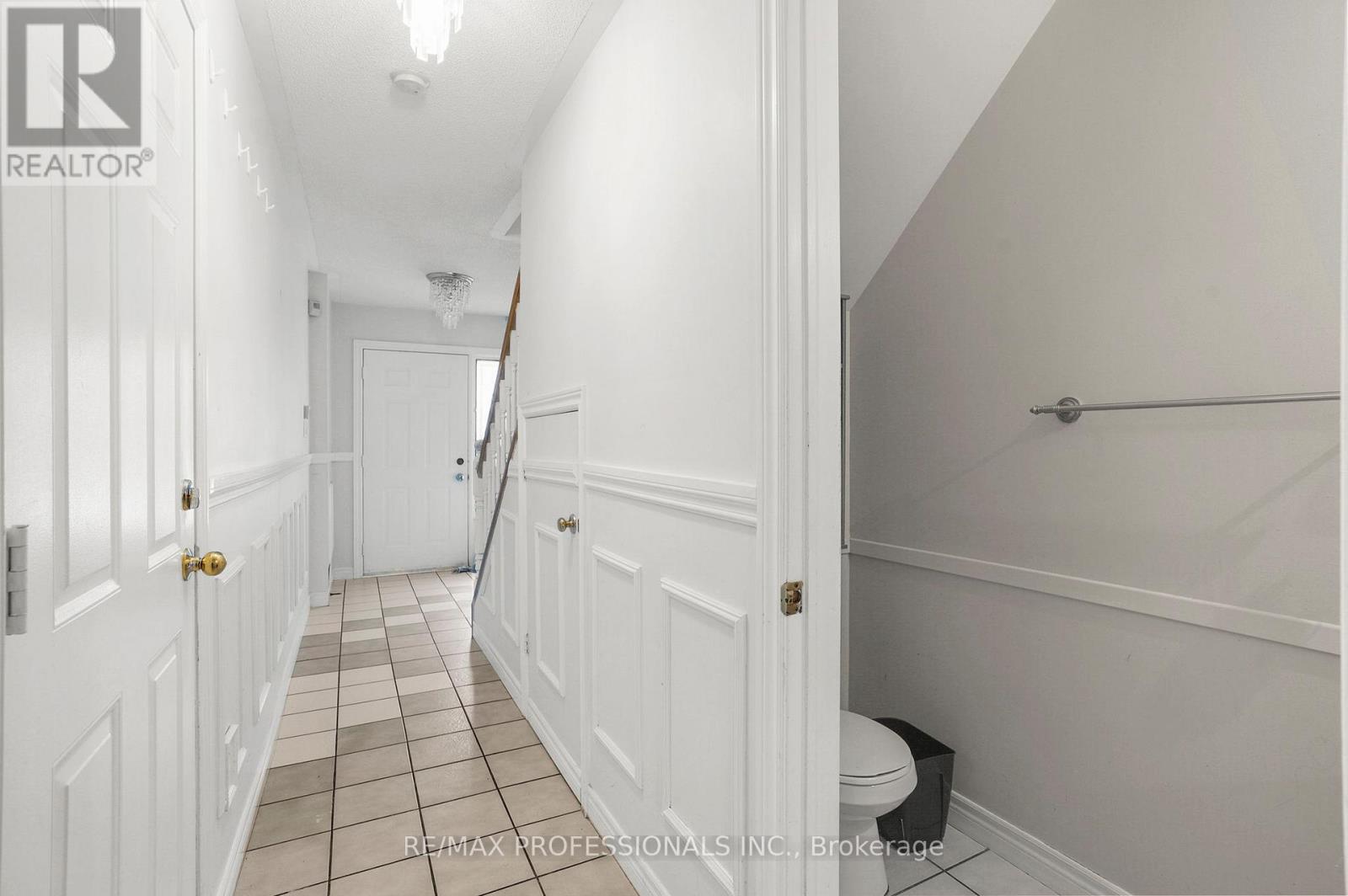 17 - 384 Limeridge Road E, Hamilton, Ontario  L9A 2S7 - Photo 5 - X12423705