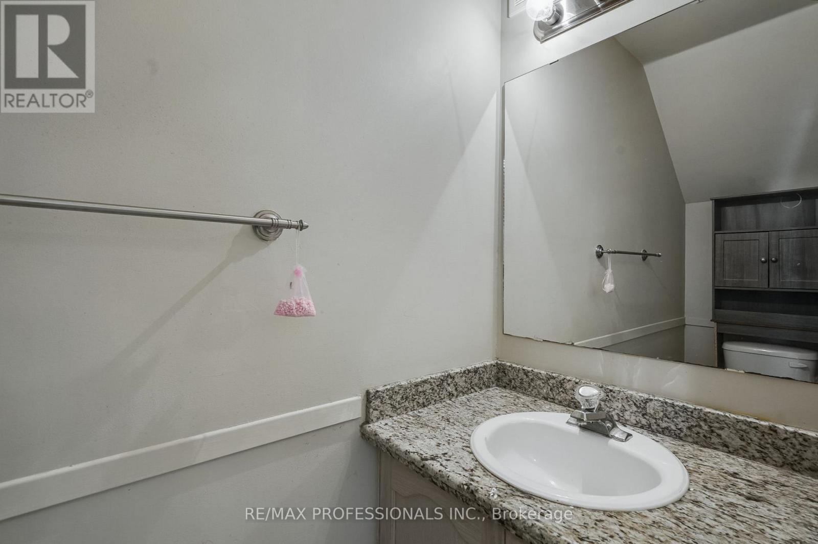 17 - 384 Limeridge Road E, Hamilton, Ontario  L9A 2S7 - Photo 6 - X12423705