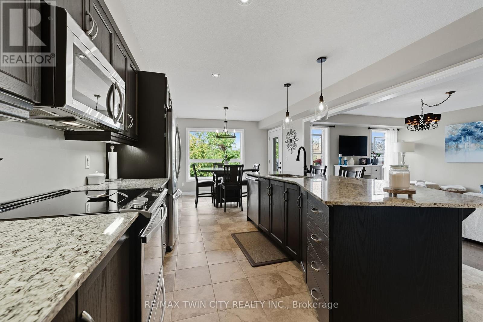 266 Vincent Drive, North Dumfries, Ontario  N0B 1E0 - Photo 10 - X12423725