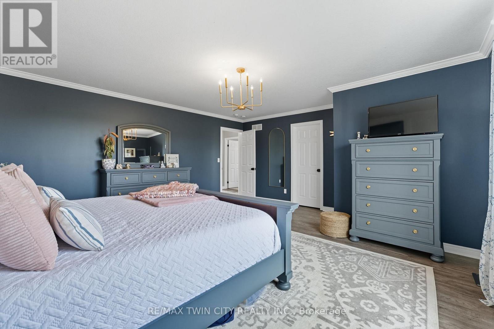 266 Vincent Drive, North Dumfries, Ontario  N0B 1E0 - Photo 18 - X12423725