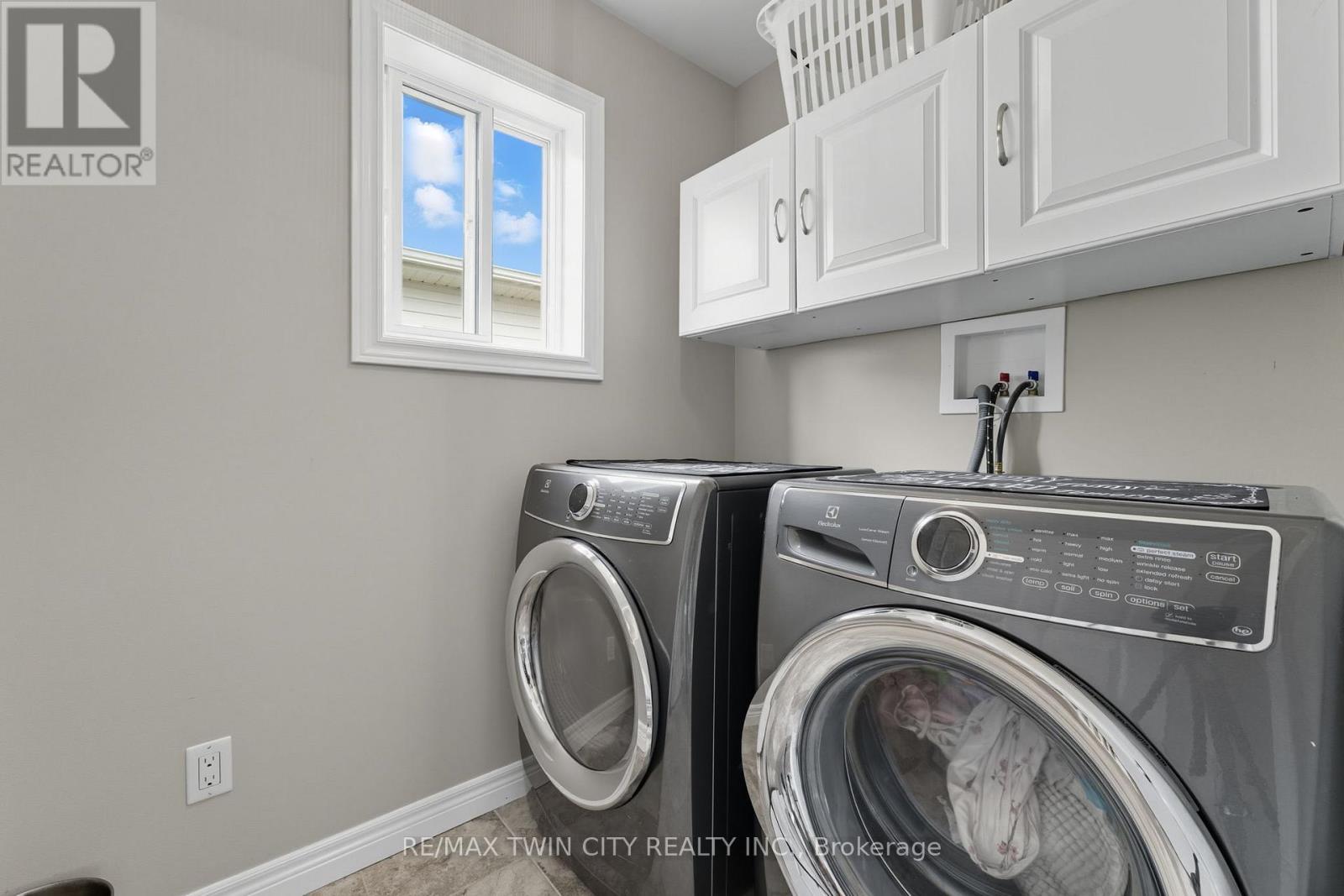266 Vincent Drive, North Dumfries, Ontario  N0B 1E0 - Photo 23 - X12423725