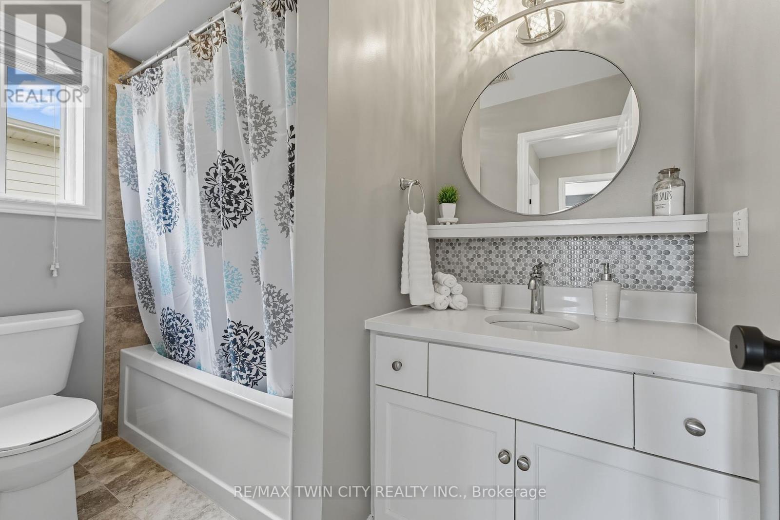 266 Vincent Drive, North Dumfries, Ontario  N0B 1E0 - Photo 24 - X12423725