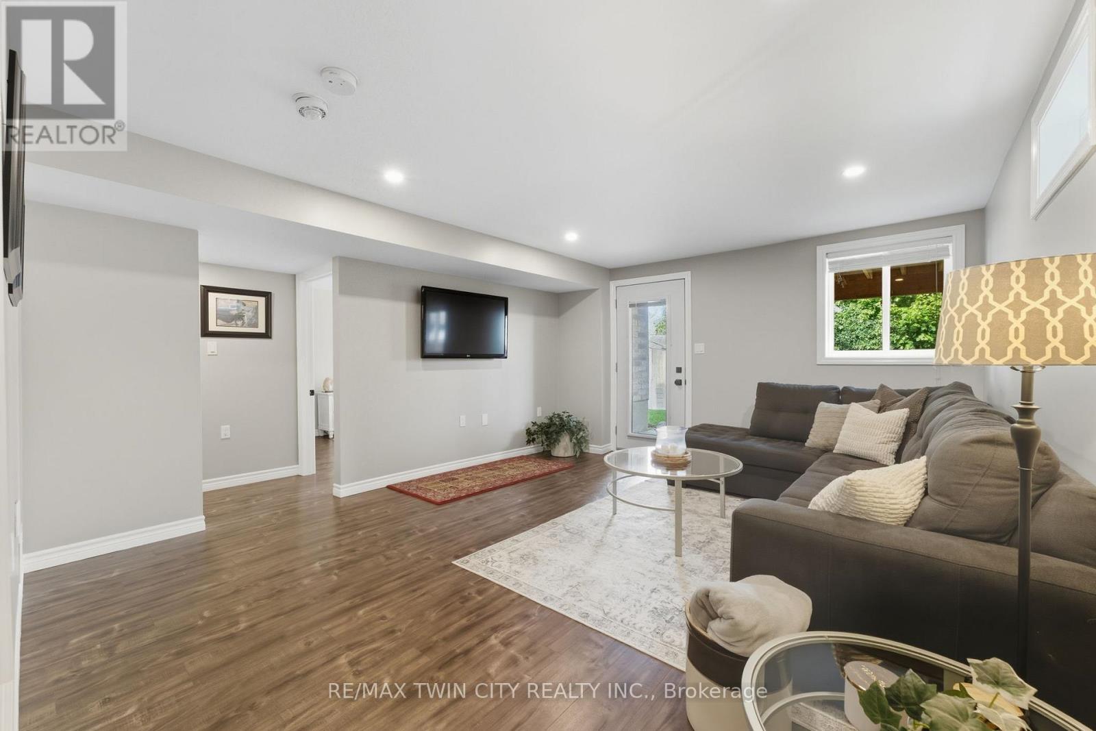 266 Vincent Drive, North Dumfries, Ontario  N0B 1E0 - Photo 25 - X12423725