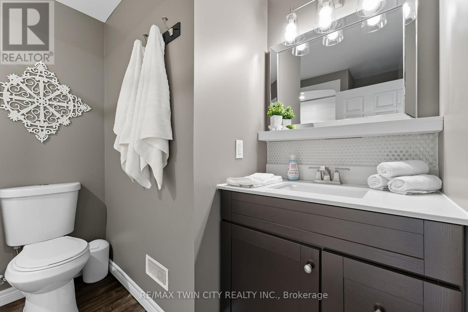 266 Vincent Drive, North Dumfries, Ontario  N0B 1E0 - Photo 28 - X12423725