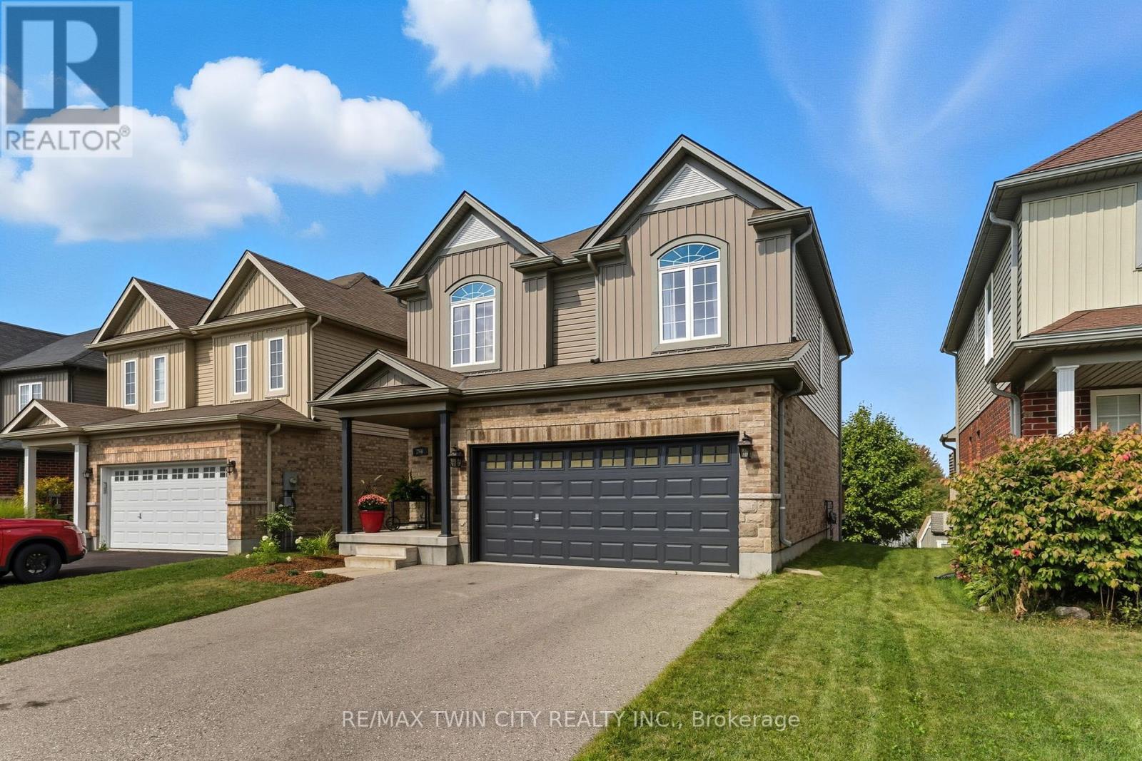 266 Vincent Drive, North Dumfries, Ontario  N0B 1E0 - Photo 3 - X12423725