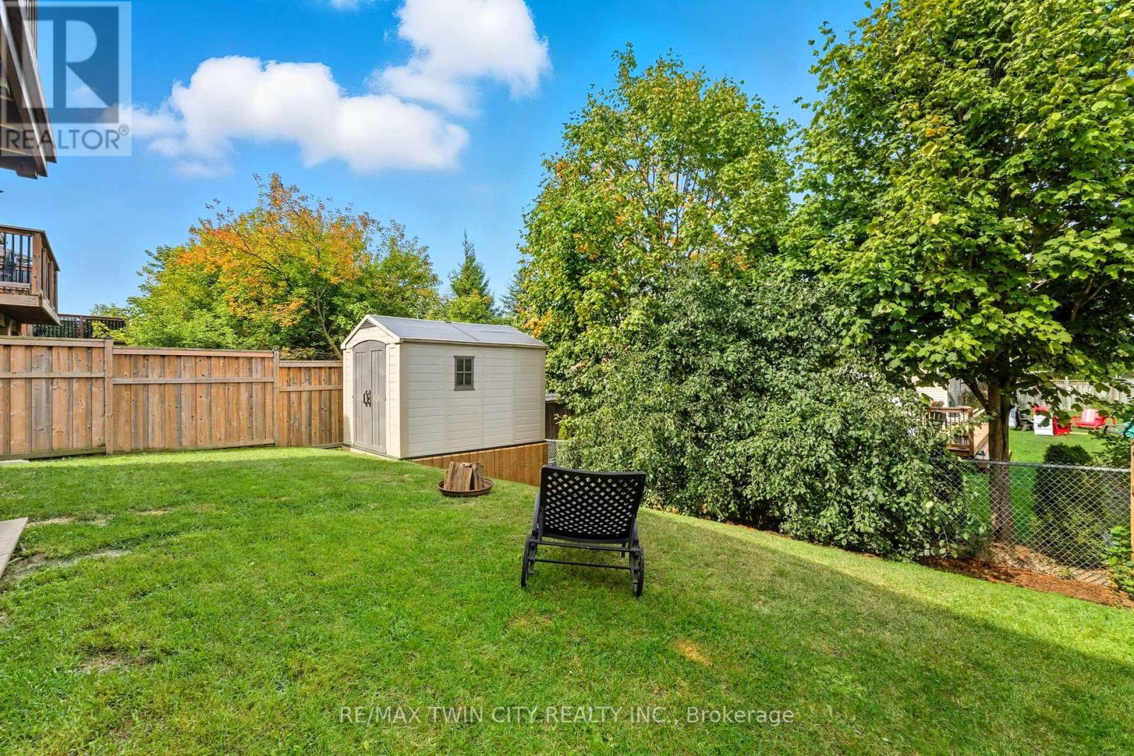 266 Vincent Drive, North Dumfries, Ontario  N0B 1E0 - Photo 33 - X12423725