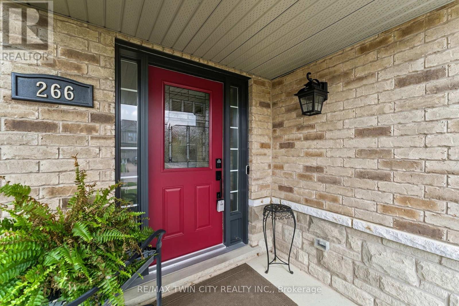 266 Vincent Drive, North Dumfries, Ontario  N0B 1E0 - Photo 5 - X12423725