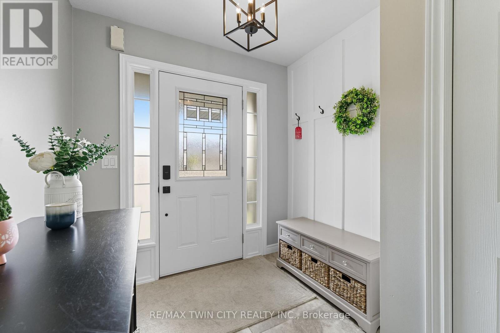 266 Vincent Drive, North Dumfries, Ontario  N0B 1E0 - Photo 6 - X12423725