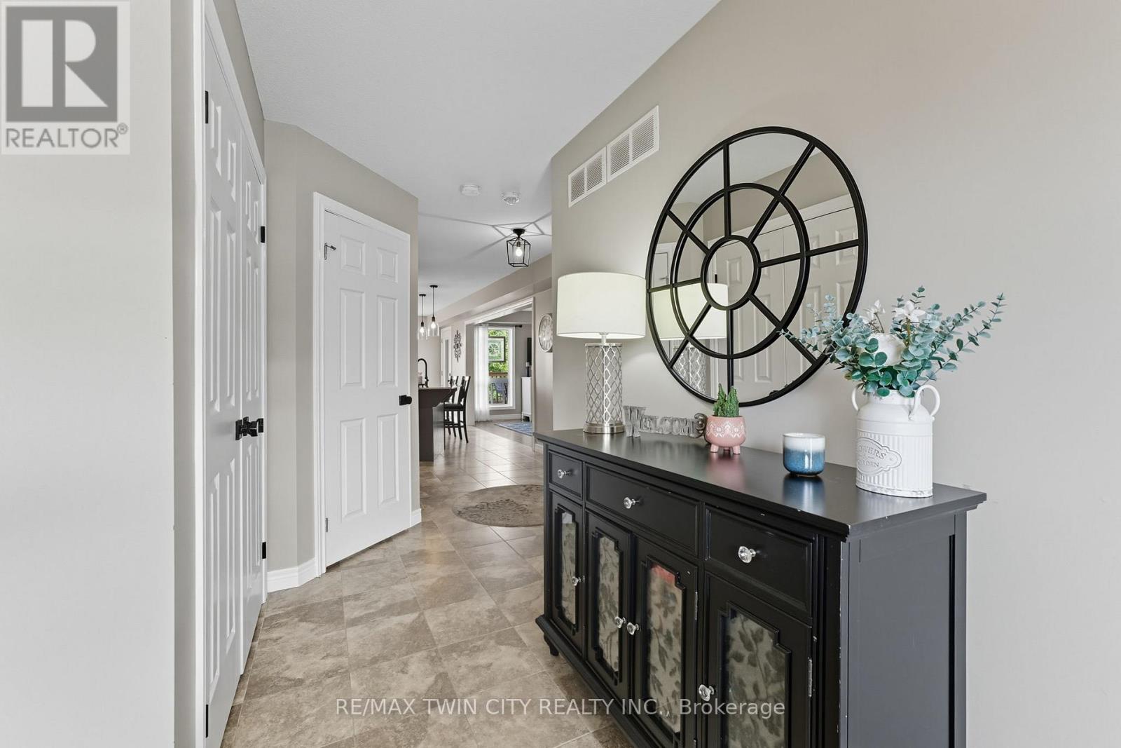 266 Vincent Drive, North Dumfries, Ontario  N0B 1E0 - Photo 7 - X12423725