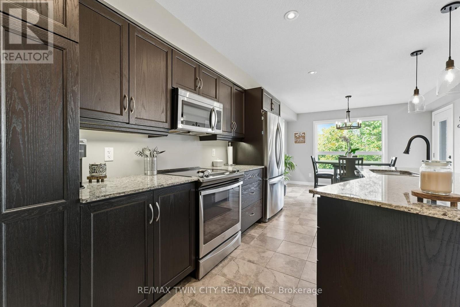266 Vincent Drive, North Dumfries, Ontario  N0B 1E0 - Photo 9 - X12423725